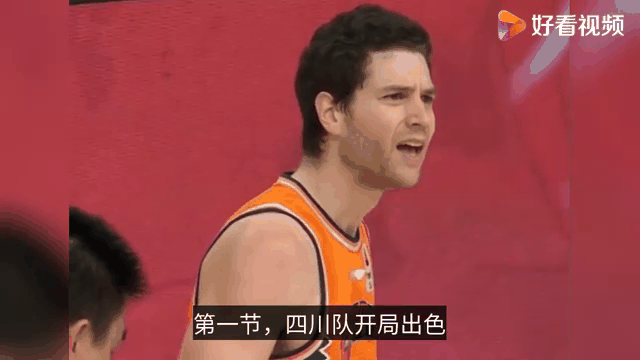 申花场边指挥情绪激动，格列兹曼队员怒摔水瓶
