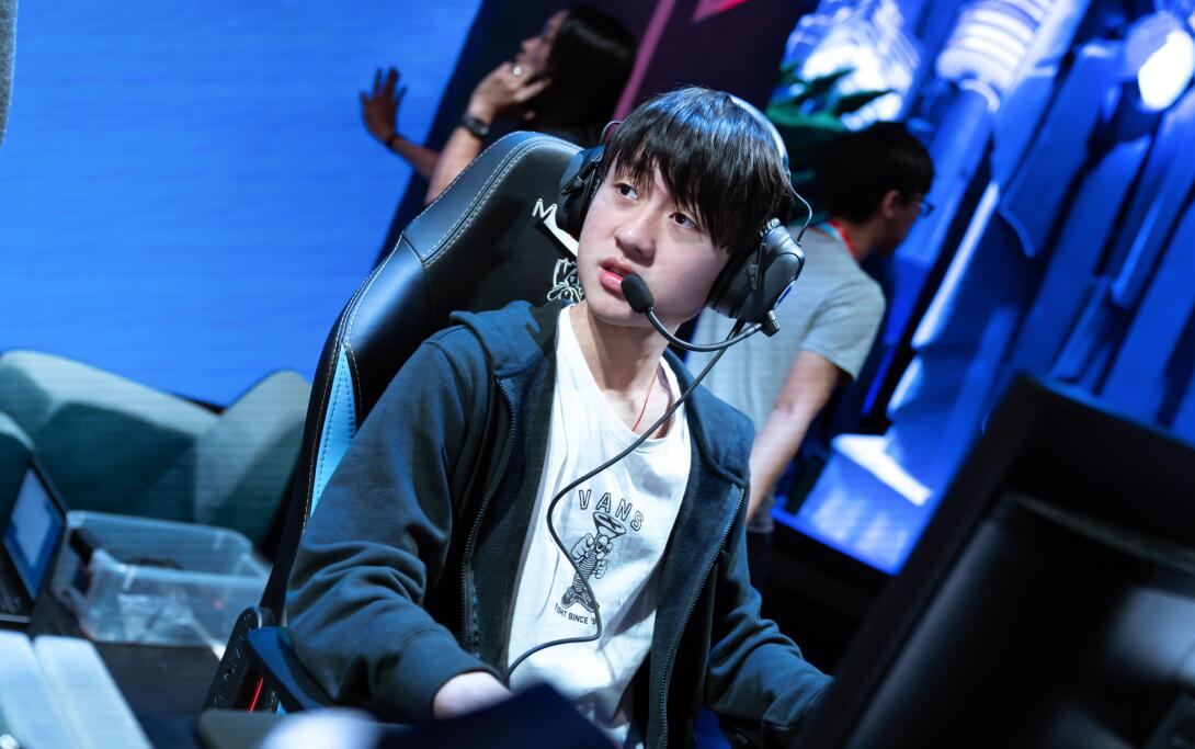 多米体育-2007火箭vs爵士第七场